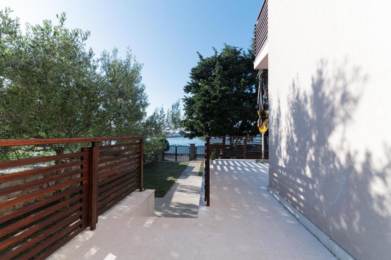 Beachfront Apartments Calm Sea Преко Экстерьер фото
