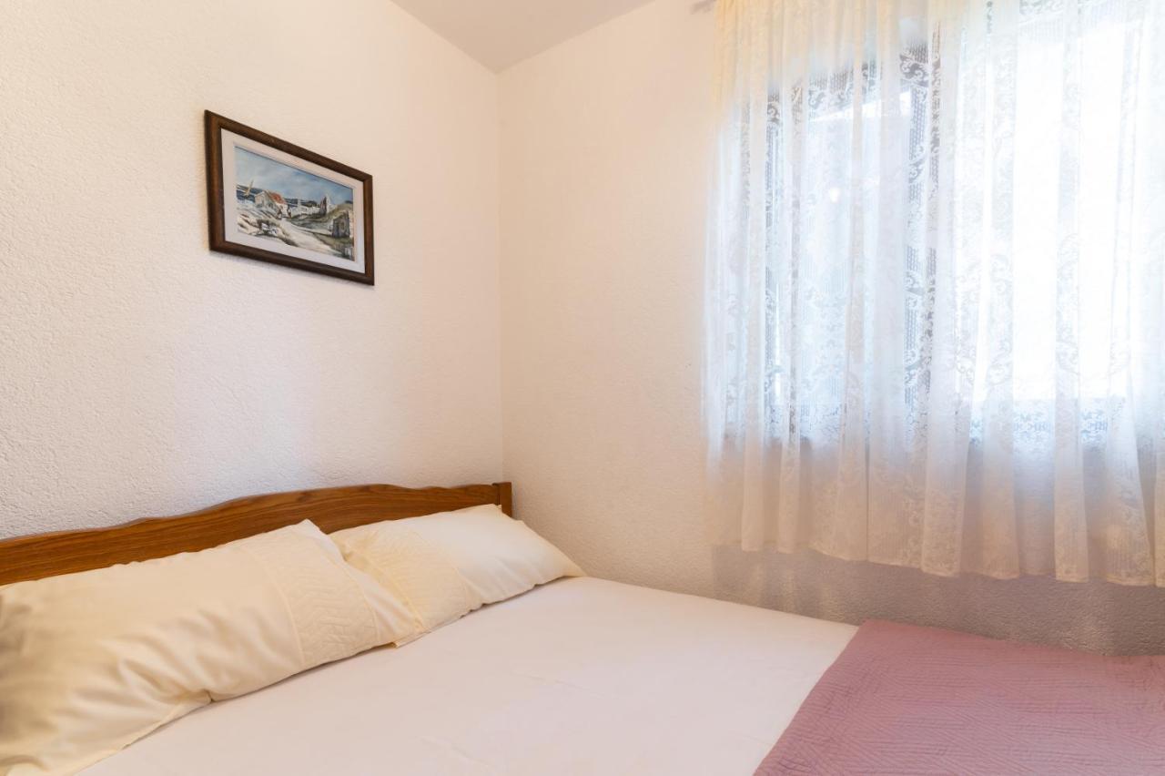 Beachfront Apartments Calm Sea Преко Экстерьер фото