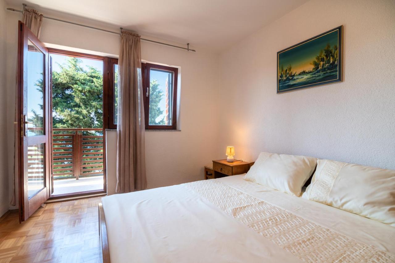 Beachfront Apartments Calm Sea Преко Экстерьер фото